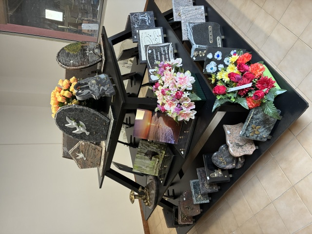 Présentoir de plaques avec motifs et accessoires